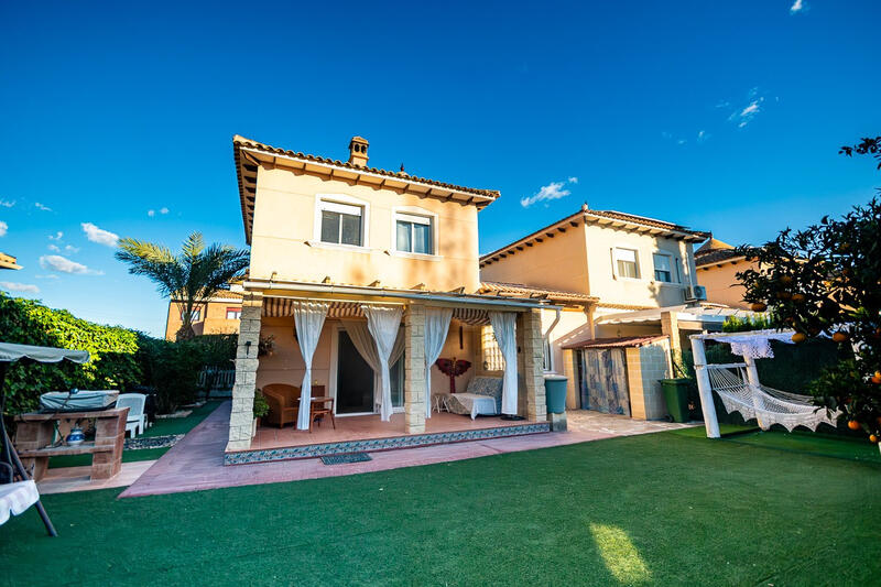 Villa til salgs i Benferri, Alicante