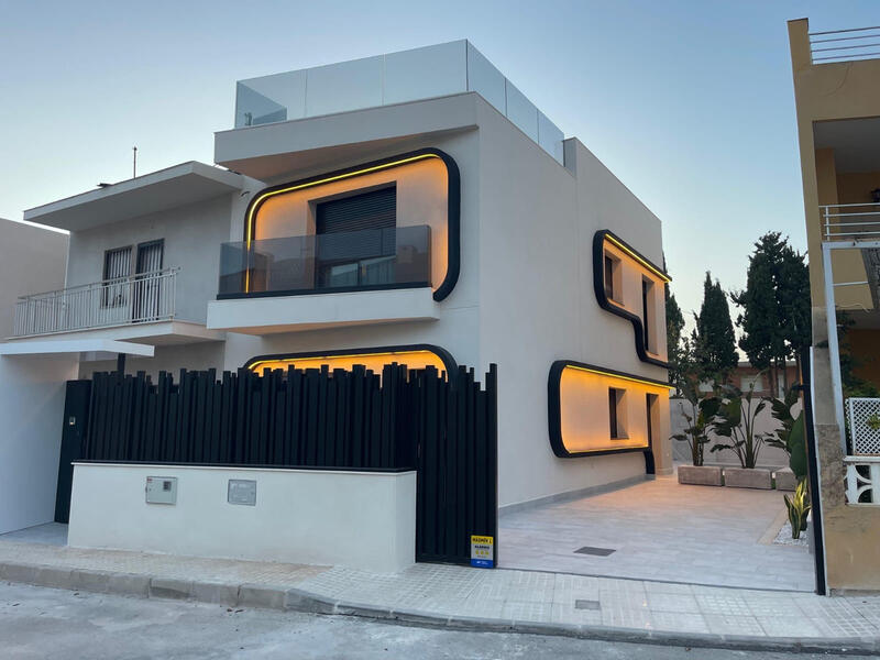 Villa Te koop in Pilar de la Horadada, Alicante