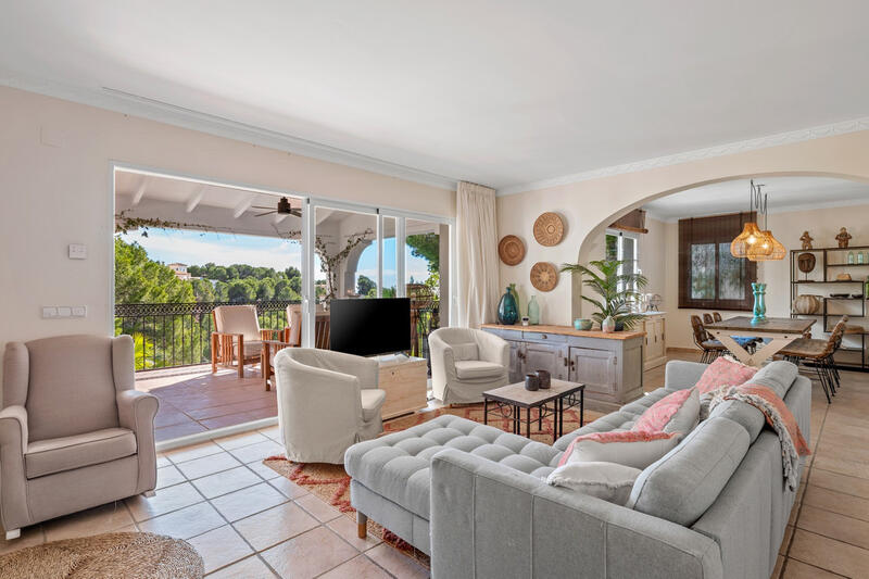 6 bedroom Villa for sale
