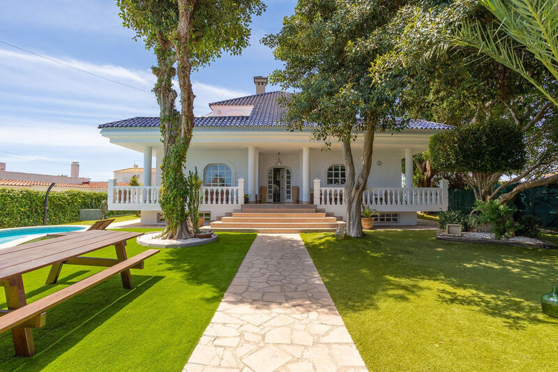 Villa til salgs i Torrevieja, Alicante