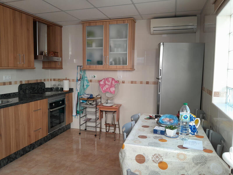 4 bedroom Apartment for sale