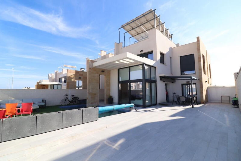 Villa zu verkaufen in Cabo Roig, Alicante