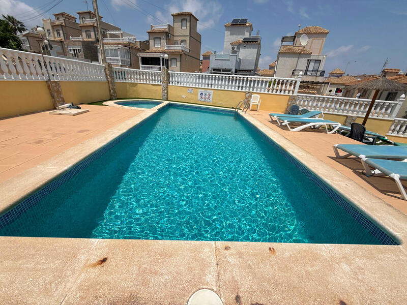 4 bedroom Apartment for sale