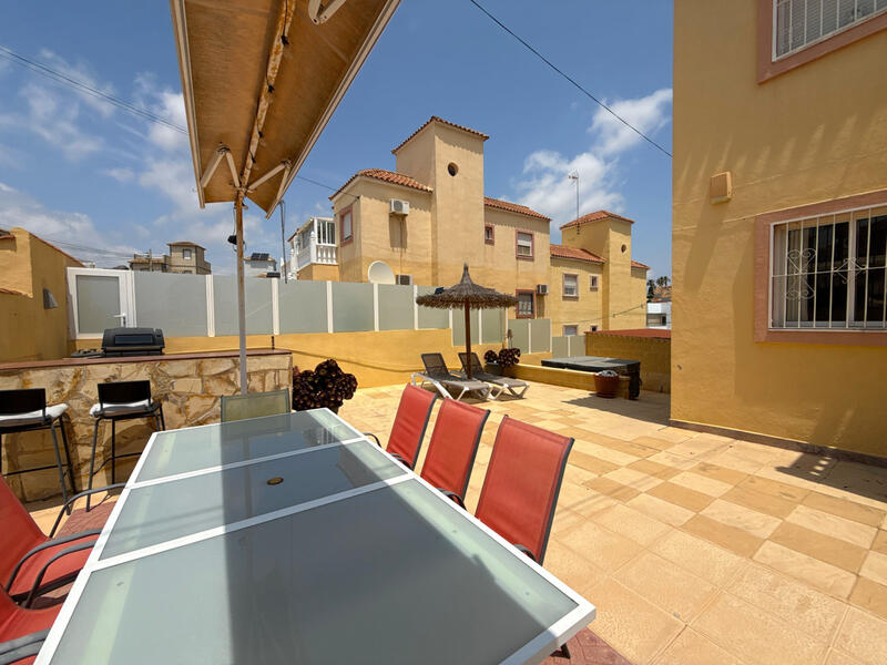 4 bedroom Apartment for sale