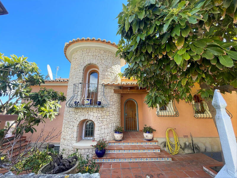 8 Cuarto Villa en venta
