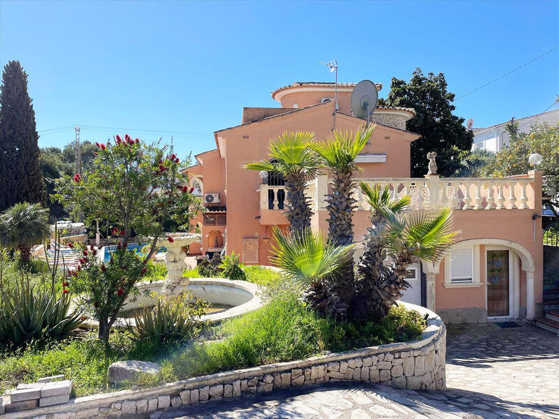 8 Cuarto Villa en venta