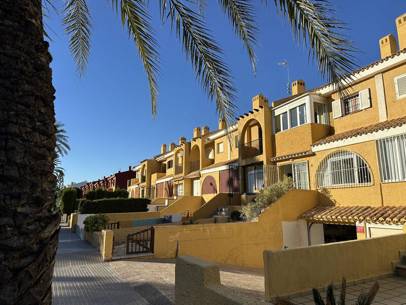 Rekkehus til salgs i Cabo Roig, Alicante