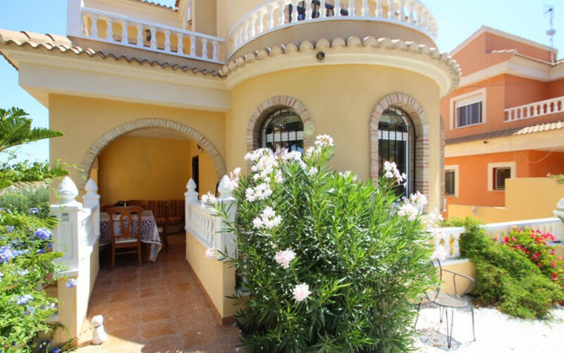 Villa til salg i Villamartin, Alicante