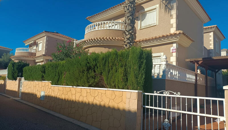 4 slaapkamer Villa Te koop