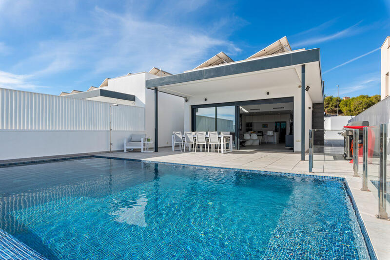Villa en venta en San Miguel de Salinas, Alicante