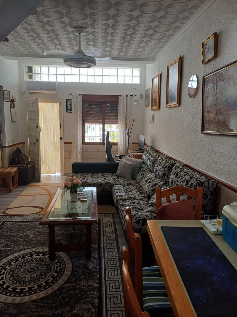 2 slaapkamer Gezinswoning Te koop