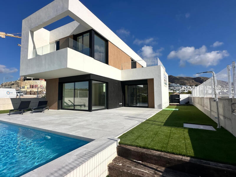 вилла продается в Alacant/Alicante, Alicante