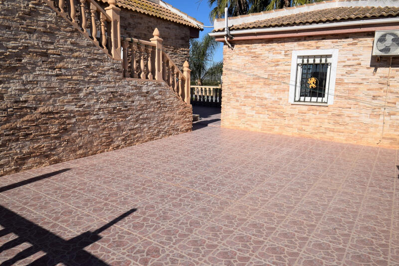 6 Cuarto Villa en venta