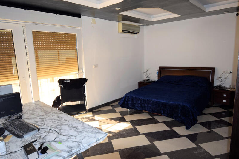 6 Cuarto Villa en venta