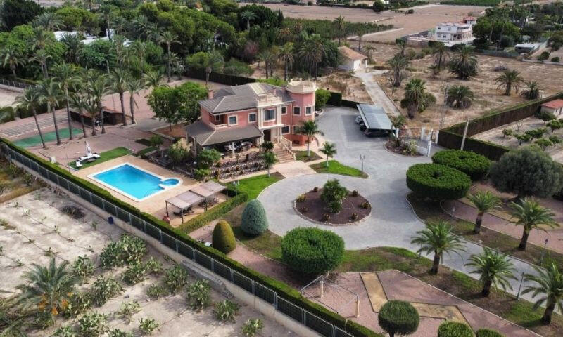 6 Cuarto Villa en venta