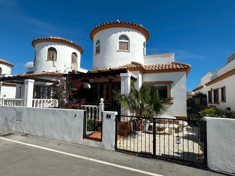 Villa for sale in Guardamar del Segura, Alicante