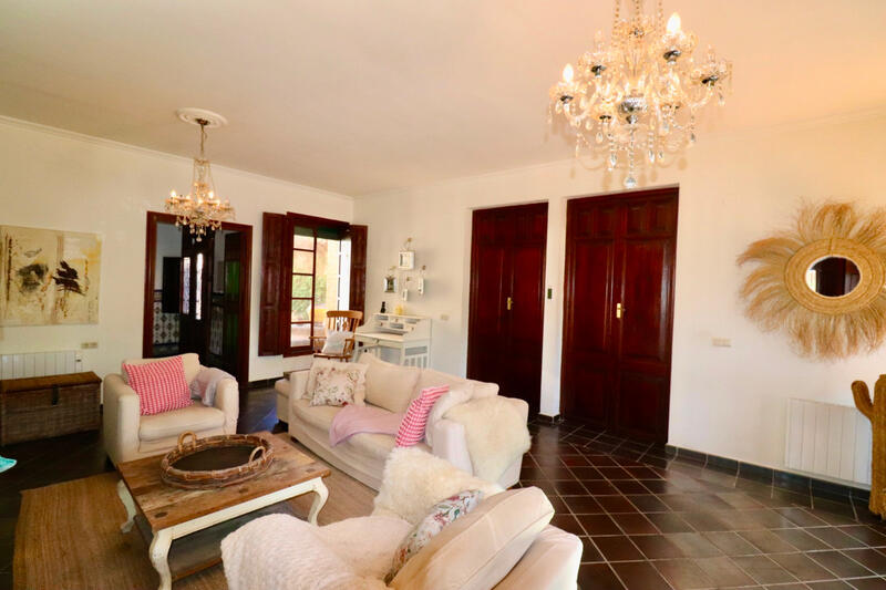 6 bedroom Villa for sale