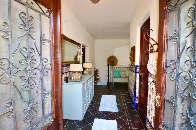 6 bedroom Villa for sale