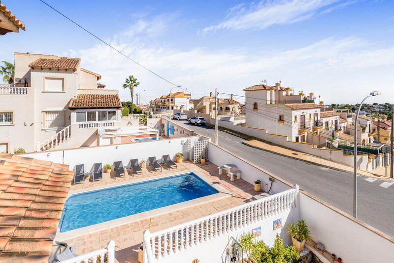 вилла продается в San Miguel de Salinas, Alicante