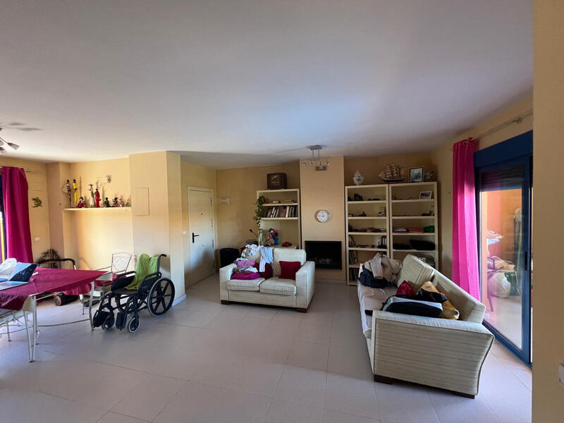 4 спальная комната квартира продается