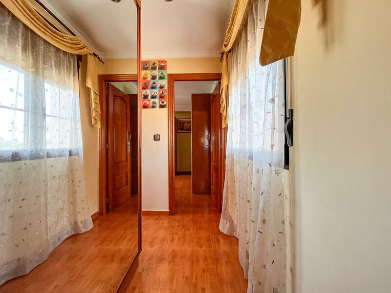 6 спальная комната вилла продается