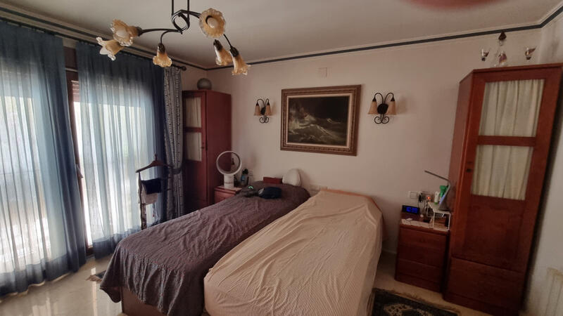 4 спальная комната вилла продается