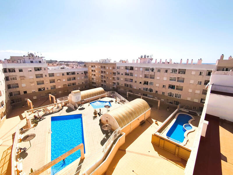 квартира продается в Torrevieja, Alicante
