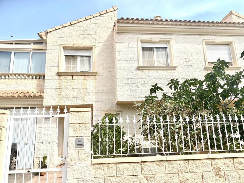 вилла продается в l'Alfàs del Pi, Alicante