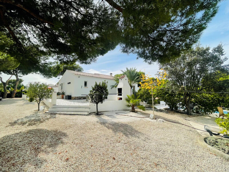 Villa for sale in Altea, Alicante
