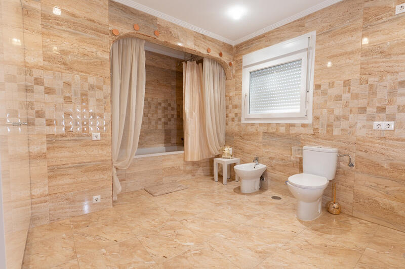 7 Cuarto Villa en venta