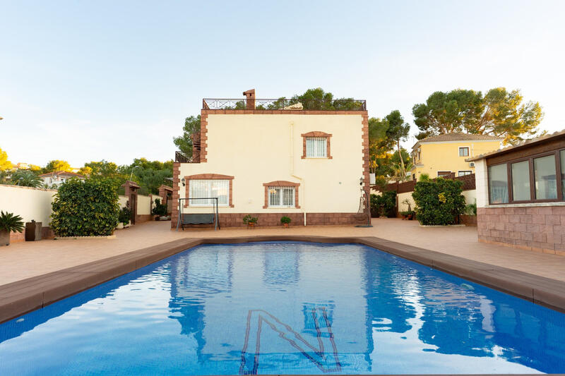 7 Cuarto Villa en venta