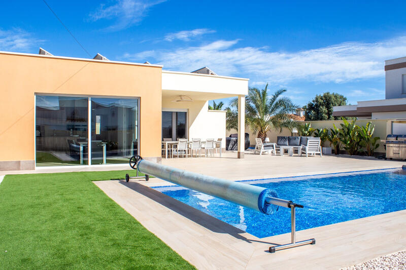 Villa til salgs i Torrevieja, Alicante
