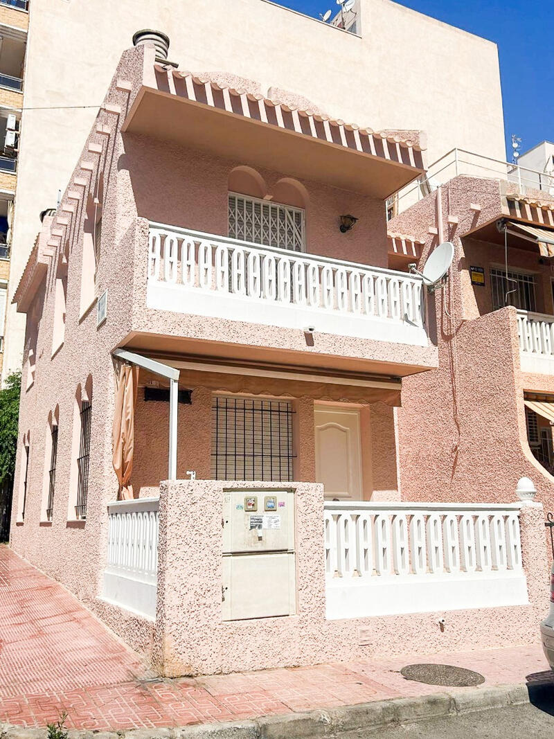 квартира продается в Torrevieja, Alicante