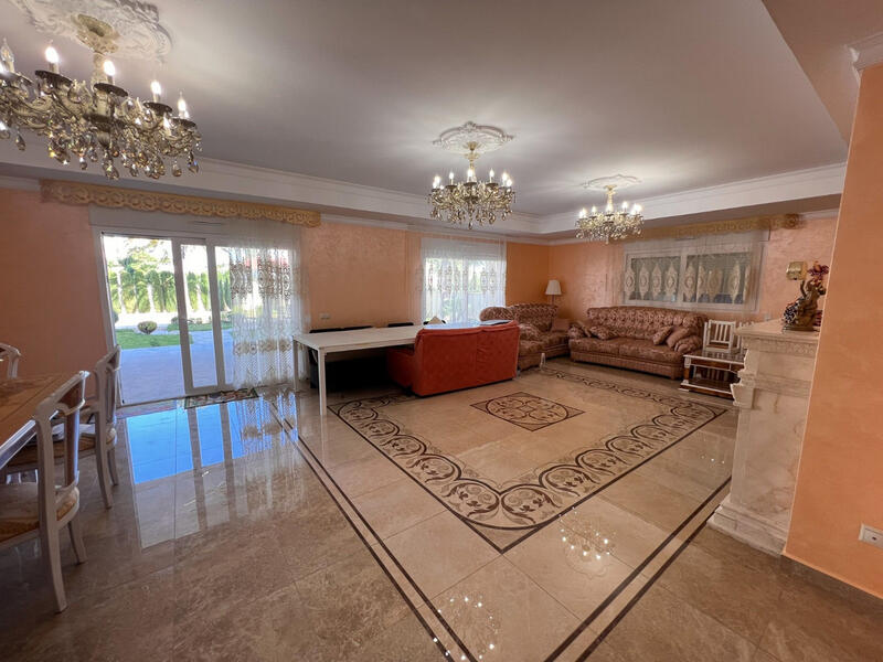 11 bedroom Villa for sale