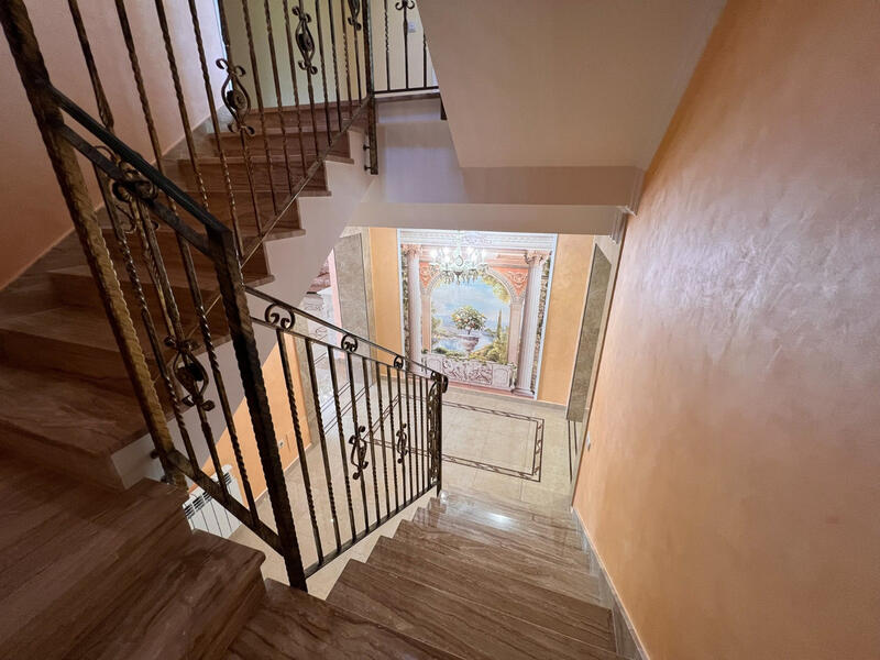 11 bedroom Villa for sale