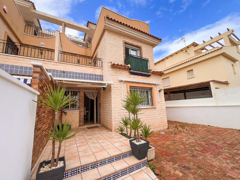 Villa Te koop in Pilar de la Horadada, Alicante
