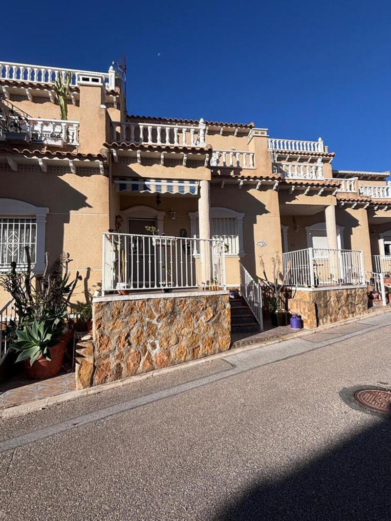 Rekkehus til salgs i Villamartin, Alicante
