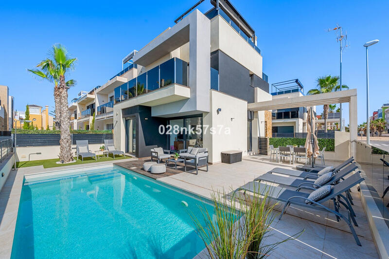 Villa til salgs i Cabo Roig, Alicante