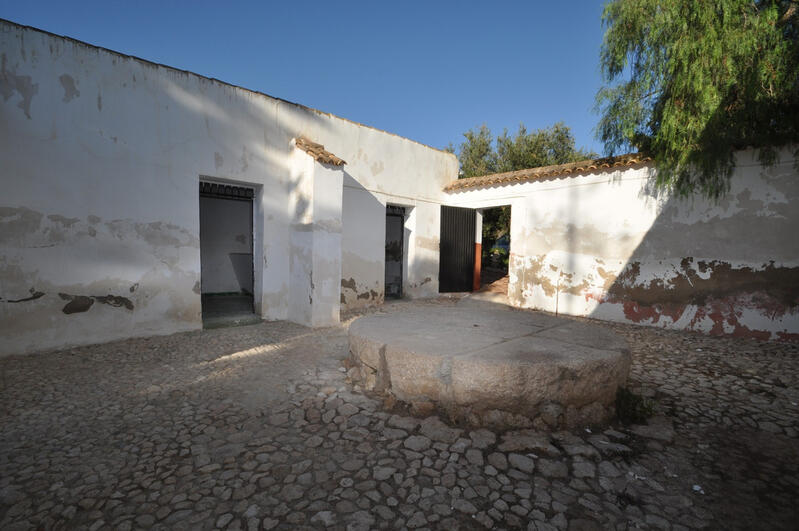 6 bedroom Villa for sale