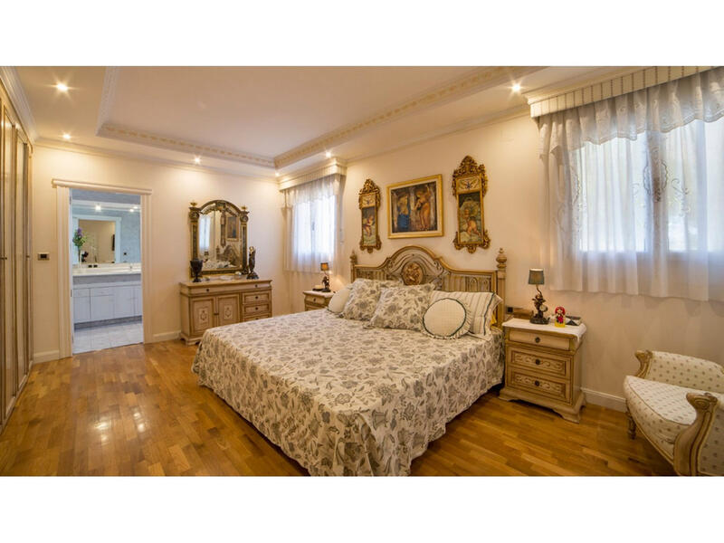 6 bedroom Villa for sale