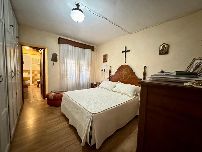 8 bedroom Villa for sale