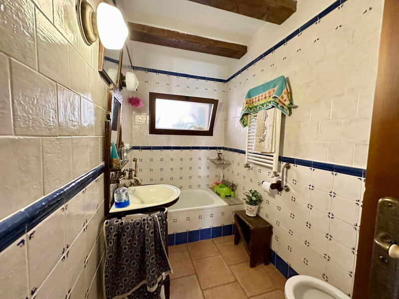 8 bedroom Villa for sale
