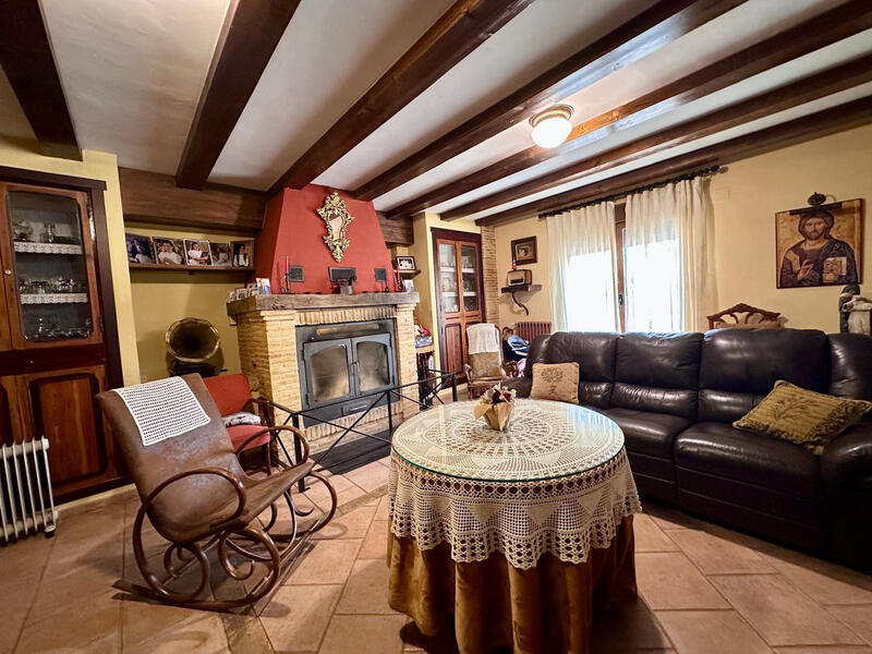 8 bedroom Villa for sale