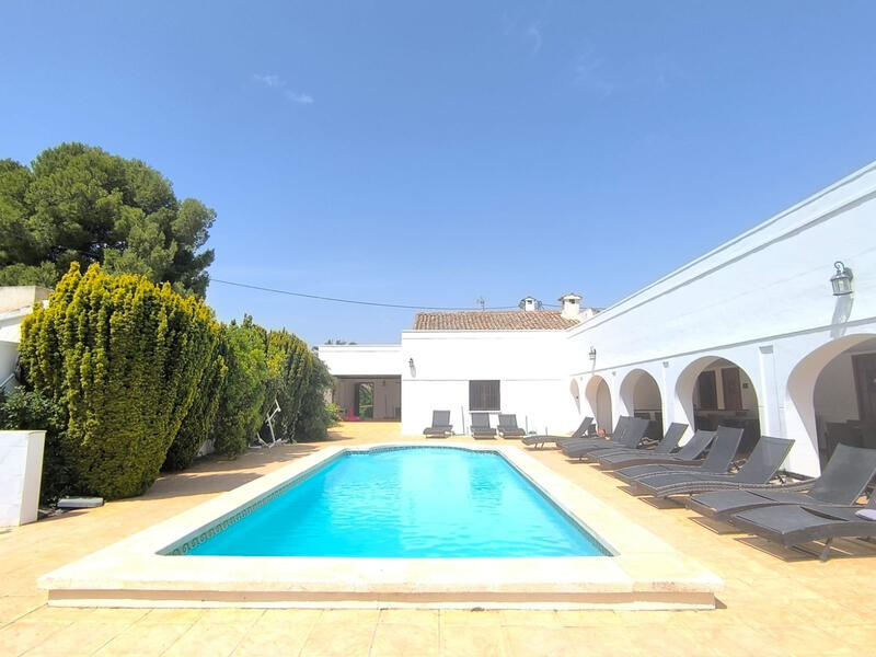 13 bedroom Villa for sale