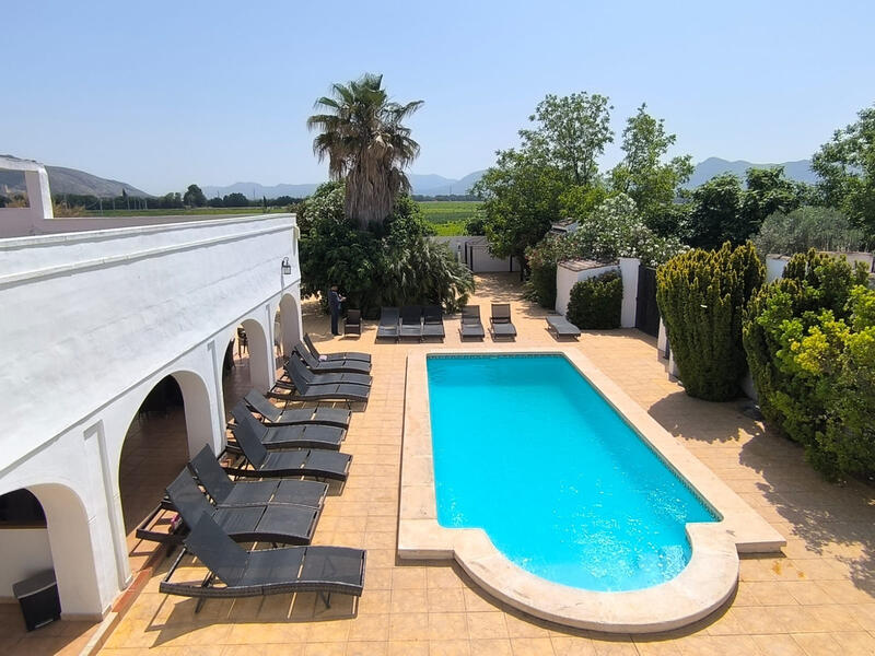 13 bedroom Villa for sale