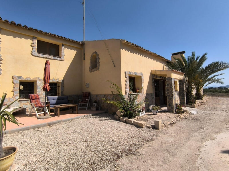 Villa Te koop in La Cenia (Monóver/Monóvar), Alicante