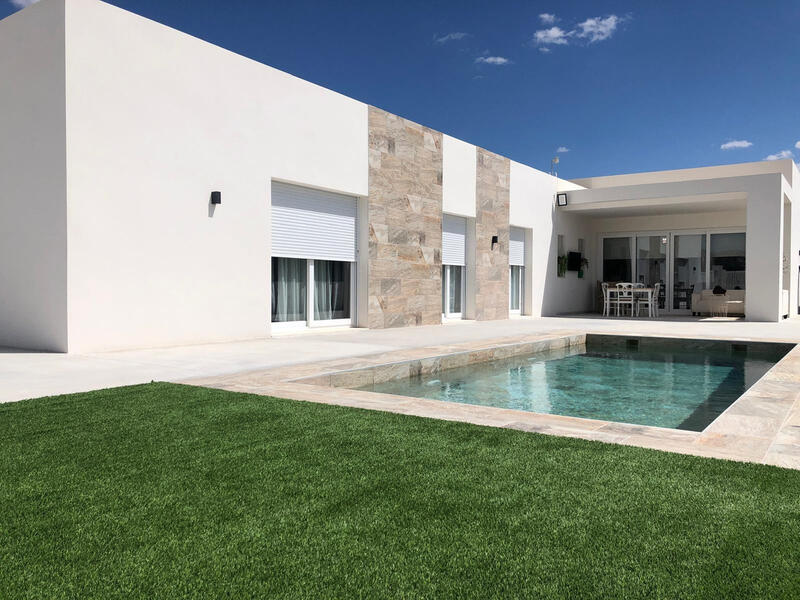 Villa til salgs i Pinoso, Alicante