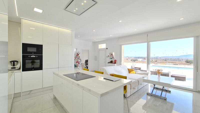 Villa til salgs i Pinoso, Alicante