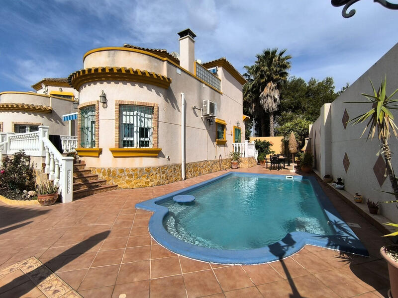 Villa till salu i Guardamar del Segura, Alicante