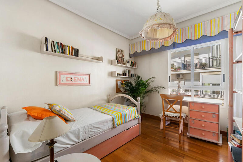 4 Schlafzimmer Appartement zu verkaufen